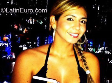 Date this athletic Colombia girl MARIA from Bucaramanga CO10850