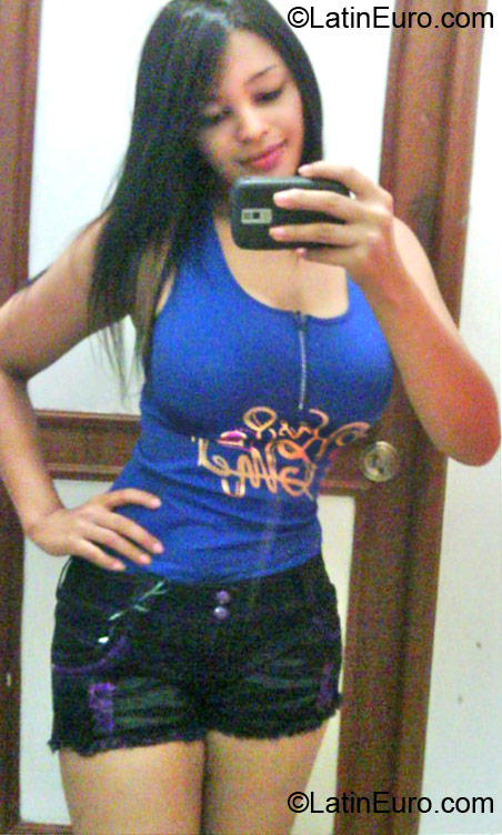 Date this good-looking Dominican Republic girl Aury from Santiago DO11853