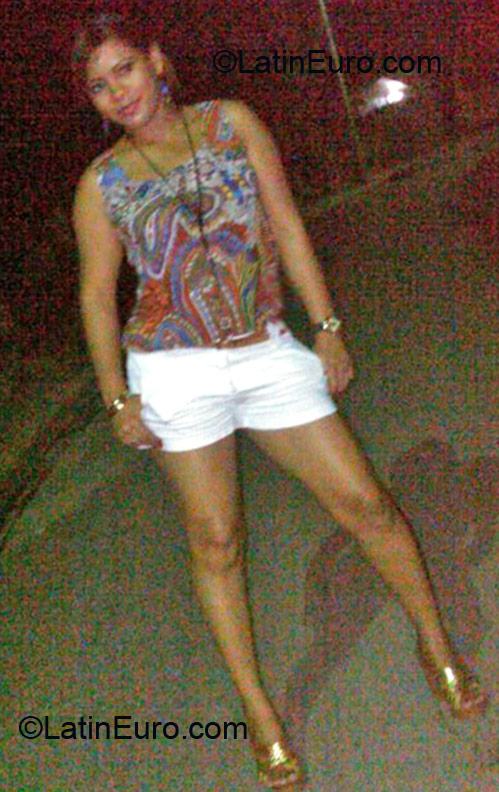 Date this nice looking Dominican Republic girl Elma from Republica Dominicana DO11875