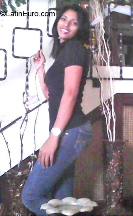 Date this voluptuous Dominican Republic girl Mariecruz from San Cristobal DO11885