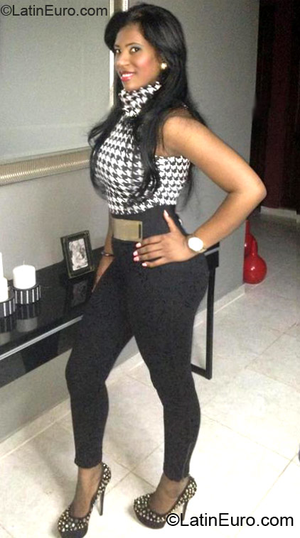 Date this passionate Dominican Republic girl Cindy santo from Santo Domingo DO11898