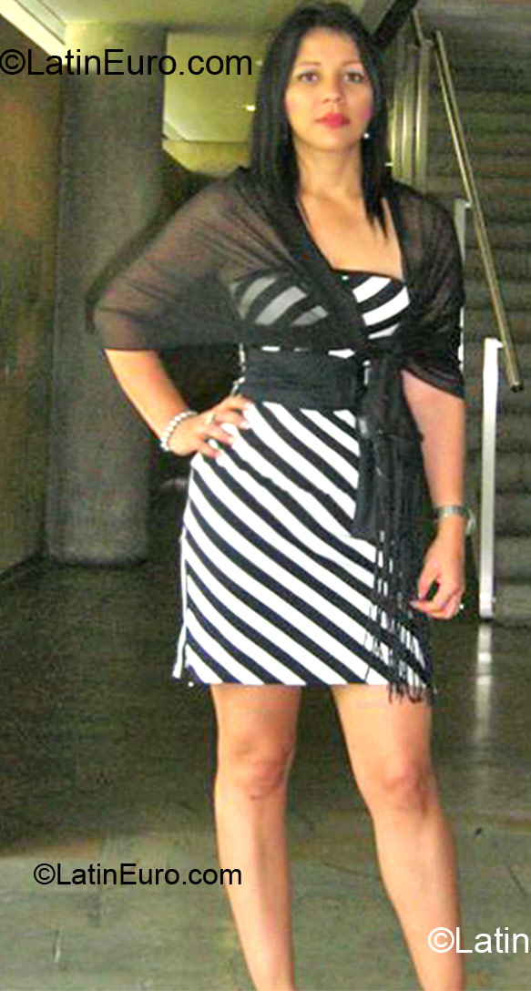 Date this hard body Colombia girl Paola from Medellin CO10885