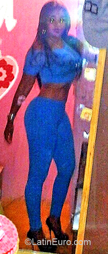 Date this voluptuous Dominican Republic girl Franyeli from Santo Domingo DO11933