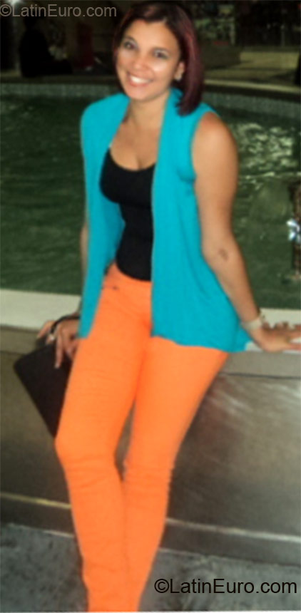 Date this exotic Dominican Republic girl Bella Caroline from Santiago DO11934