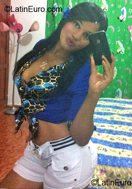 Date this foxy Dominican Republic girl Estefany from Santiago DO11966