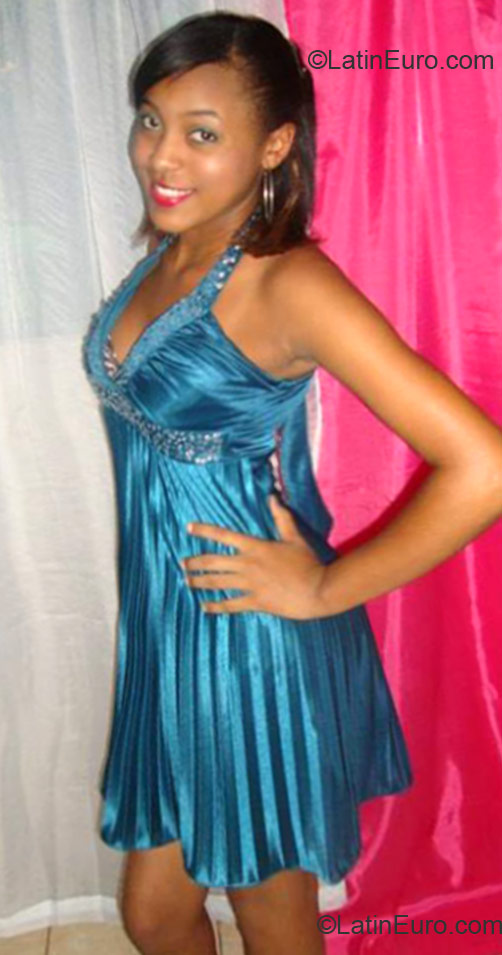 Date this hard body Dominican Republic girl Pamela from La Vega DO12002