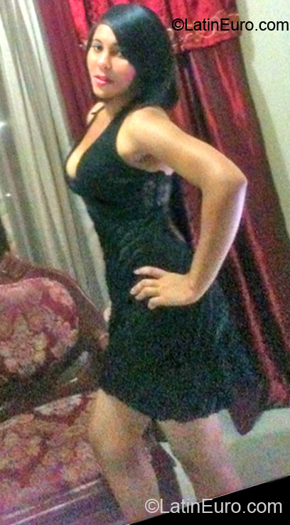 Date this beautiful Dominican Republic girl Yesenia from Santo Domingo DO12011