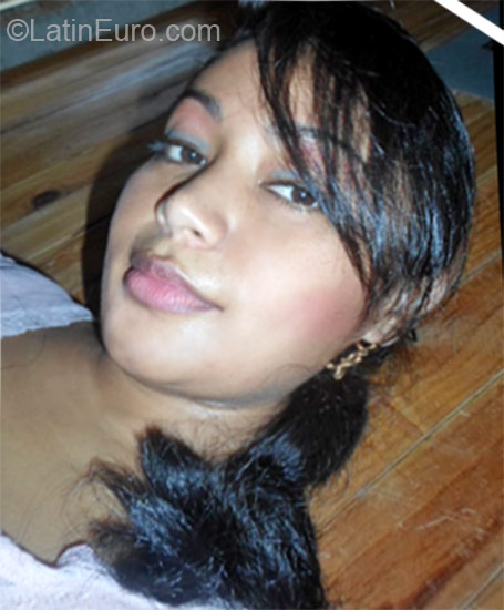 Date this gorgeous Honduras girl Ivethe from Roatan HN731