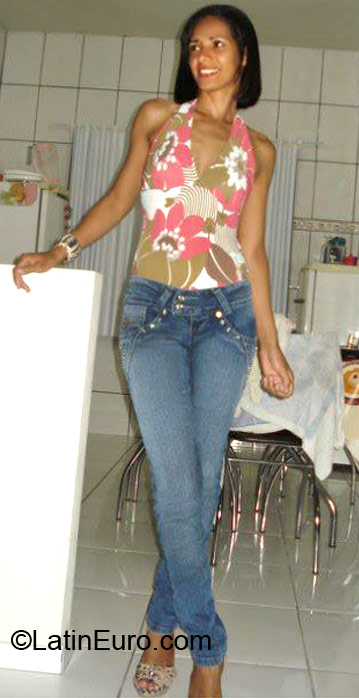Date this pretty Brazil girl Claudia from Nova Mutum BR7068