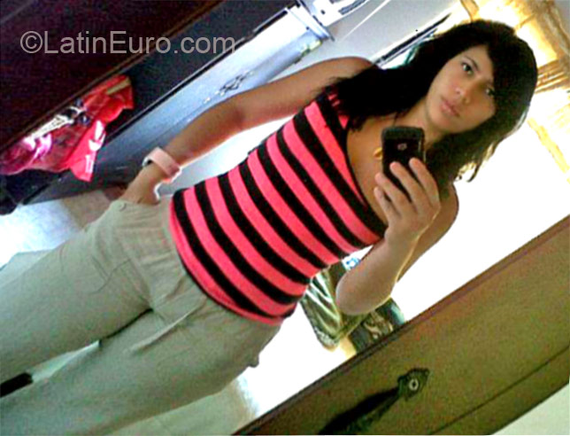 Date this nice looking Colombia girl Marcela from Cali CO11260