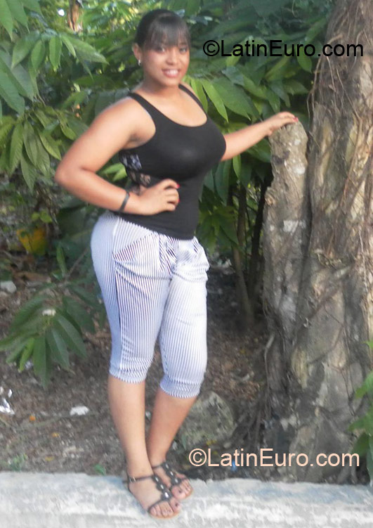 Date this stunning Dominican Republic girl Yerelin quezada from Santo Domingo DO12335