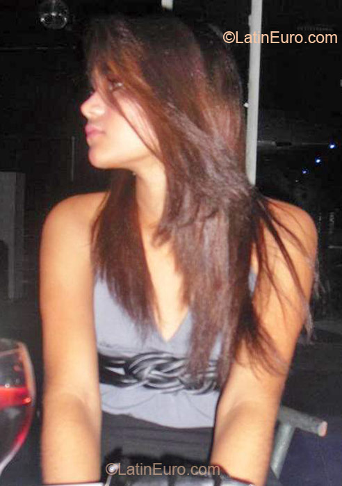 Date this fun Dominican Republic girl Carolyn Vasquez from Santo Domingo DO12355