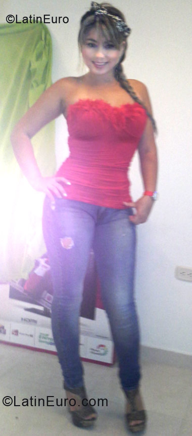 Date this hot Colombia girl Monik from Bucaramanga CO11285