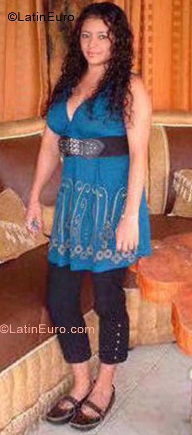 Date this happy Colombia girl Safiro andre from Cali CO11586