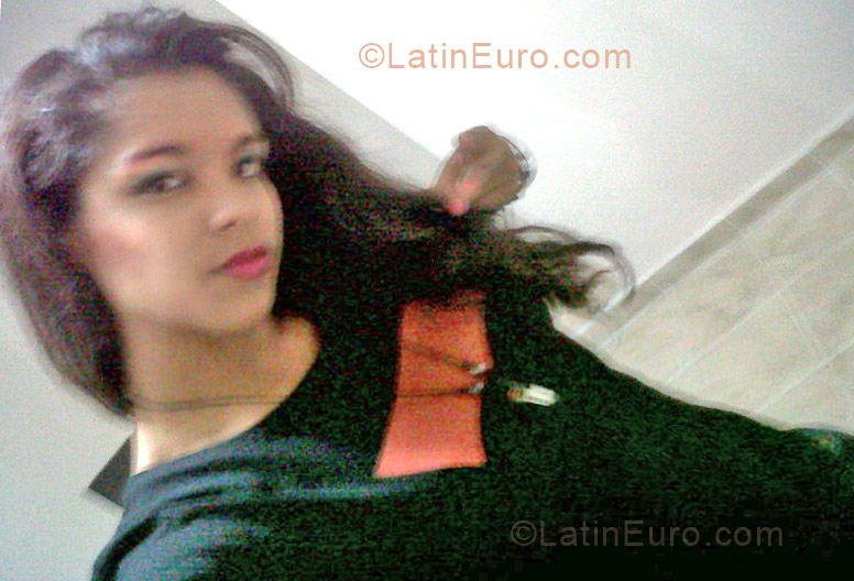 Date this sultry Colombia girl Taty05 from Cali CO14753