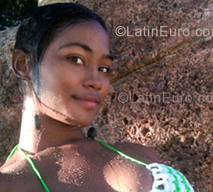 Date this beautiful Dominican Republic girl Yari from Santo Domingo DO12769