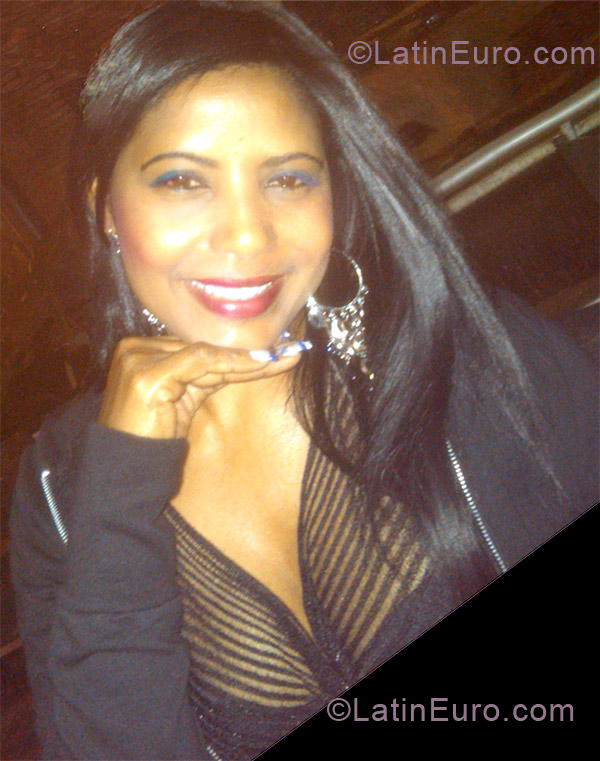 Date this charming Dominican Republic girl Ingrid from Santiago DO19388