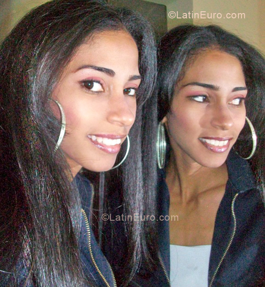 Date this lovely Dominican Republic girl Iris from Santiago De Los Caballeros DO19279