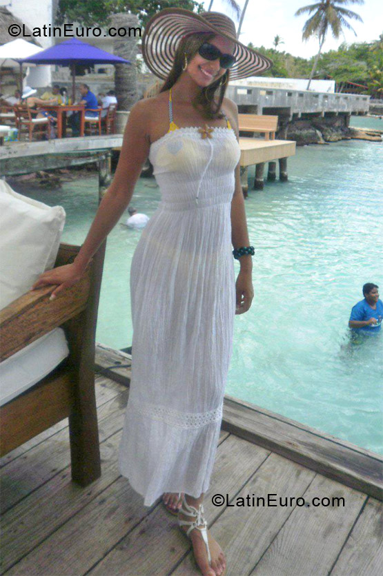 Date this stunning Dominican Republic girl Susan from Santo Domingo DO12843