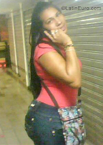 Date this stunning Colombia girl Violeta from Cali CO11491