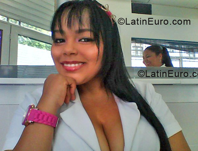 Date this charming Colombia girl DIANA from Cali CO11498