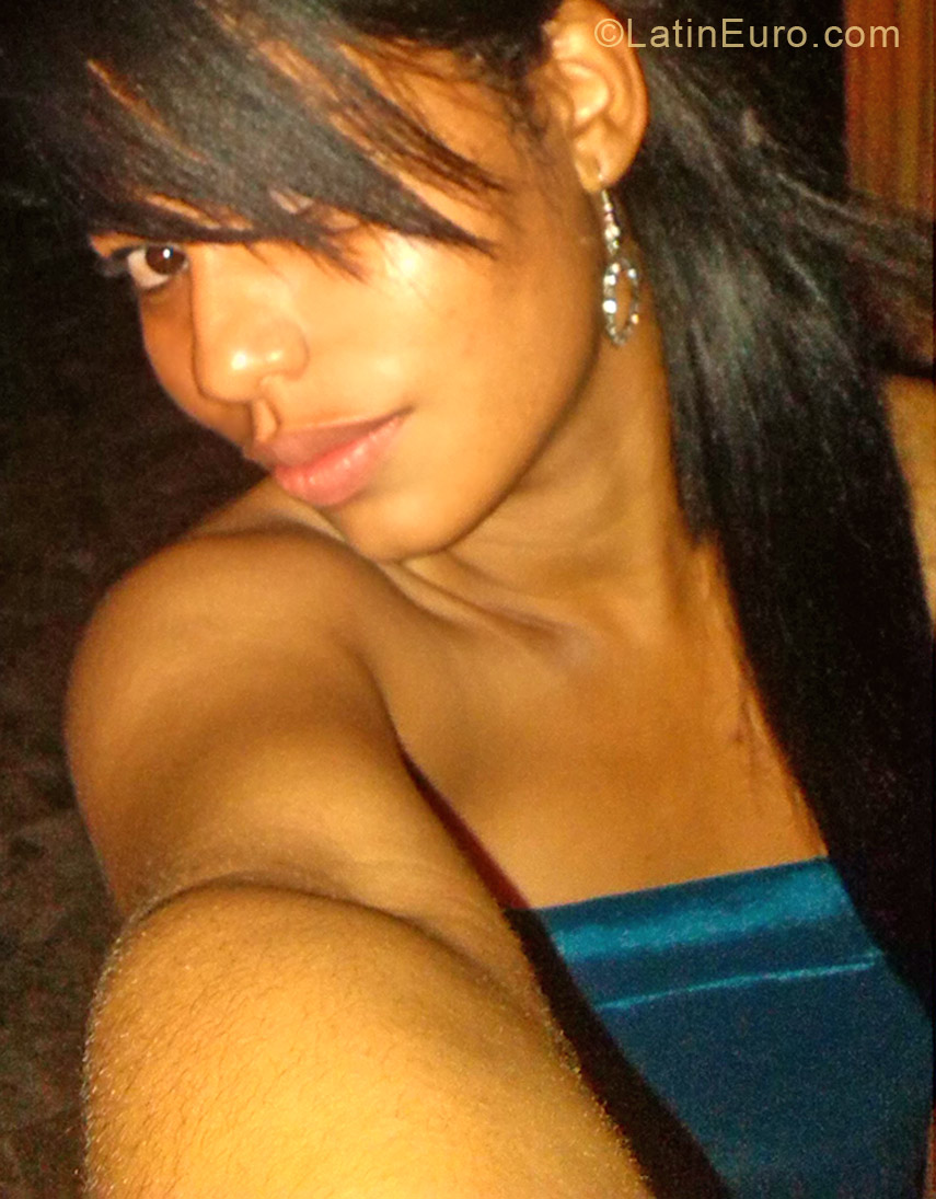 Date this hard body Dominican Republic girl Noraida from Santo Domingo DO12947