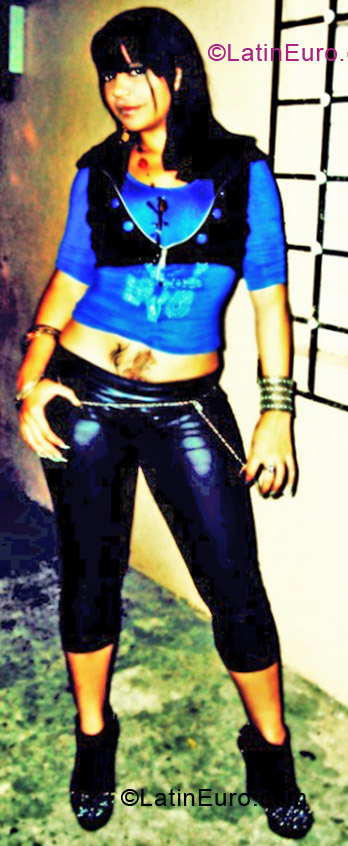 Date this foxy Dominican Republic girl Yahaira from Santo Domingo DO12952
