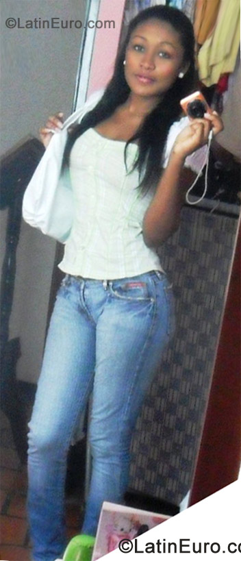 Date this foxy Colombia girl Katherin from Cali CO11576