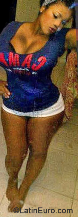 Date this nice looking Dominican Republic girl Jairan from Santo Domingo DO21279