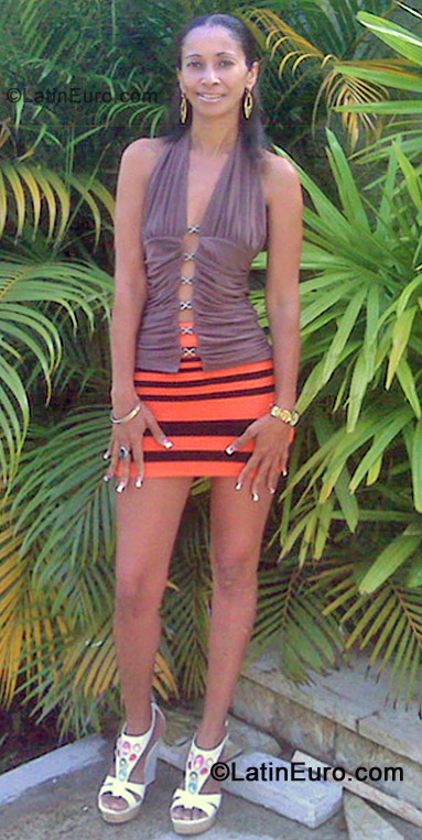Date this attractive Dominican Republic girl Juliana from Santiago DO13267