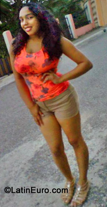 Date this attractive Dominican Republic girl Estefany Mia from Santo Domingo DO13530