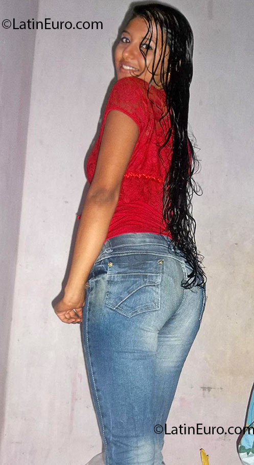 Date this beautiful Brazil girl Erika from Brasilia BR7325