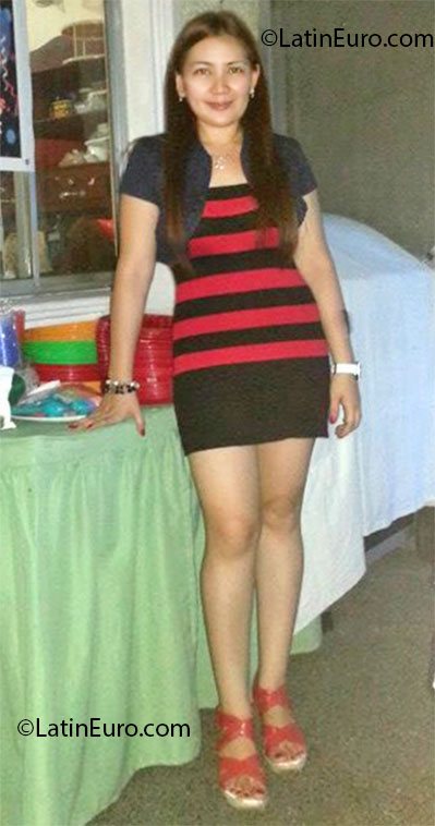 Date this athletic Philippines girl Mary from Lucena PH528