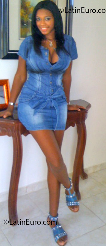 Date this charming Dominican Republic girl Fernanda from Santo Domingo DO13814