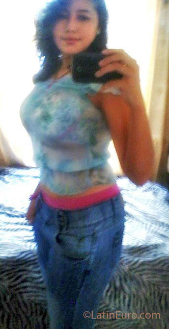 Date this georgeous Colombia girl Maura from Bucaramanga CO11871