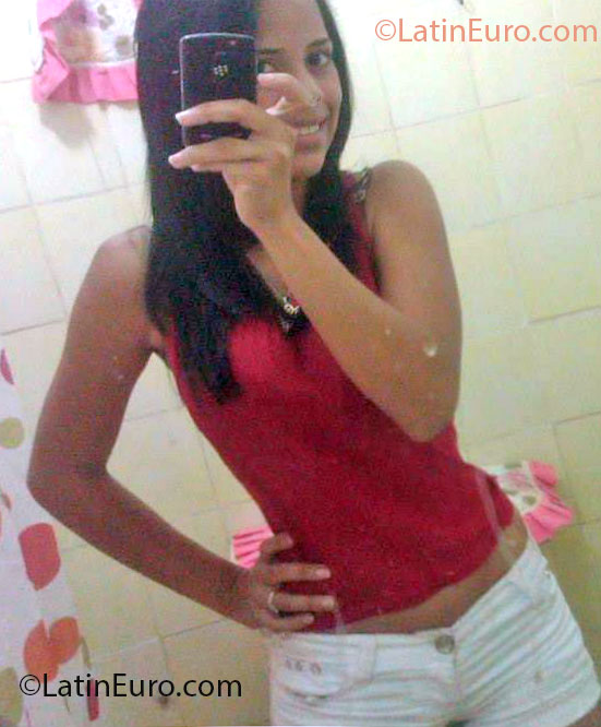 Date this cute Dominican Republic girl Estrela from Santo Domingo DO13955