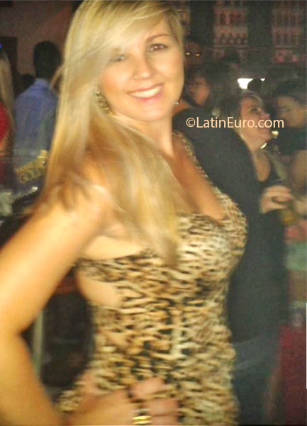 Date this passionate Brazil girl Pamella from Feira De Santana BR7407