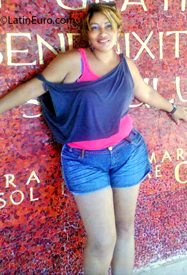 Date this sensual Dominican Republic girl Lia from Puerto Plata DO14158