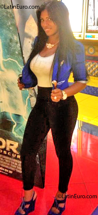 Date this good-looking Dominican Republic girl Cindy from Santo Domingo DO14281