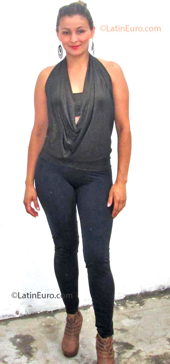 Date this young Colombia girl Natalia from Bucaramanga CO12055