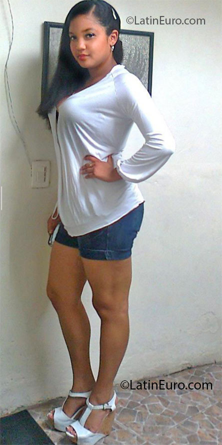 Date this sultry Colombia girl Vanessa from Cali CO12077