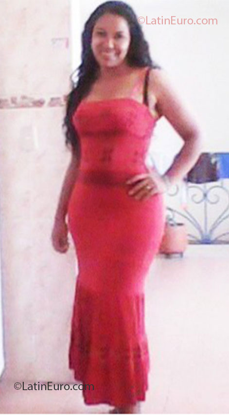Date this gorgeous Colombia girl Dallana from Cali CO12092