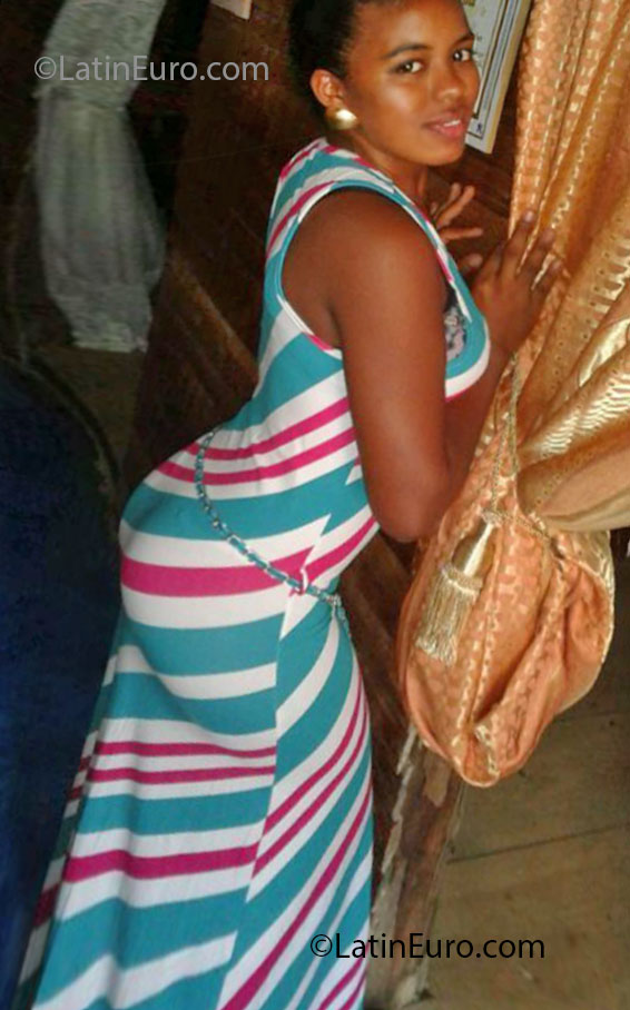 Date this good-looking Dominican Republic girl Eridania from Moca DO14348