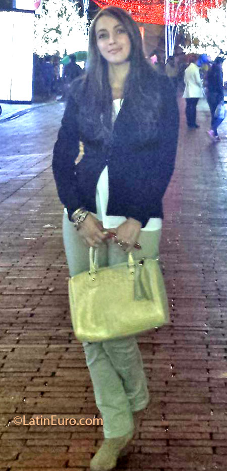 Date this attractive Colombia girl Liliana from Bogota CO12175