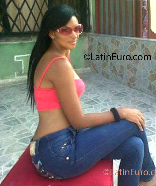 Date this hot Colombia girl LEIDY from Cali CO12212