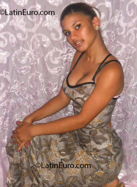 Date this fun Dominican Republic girl Isaura from Bonao DO14503