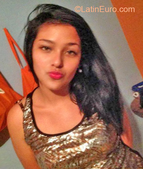 Date this attractive Colombia girl STEFANNYA MEDIN from Florencia-caqueta CO12247
