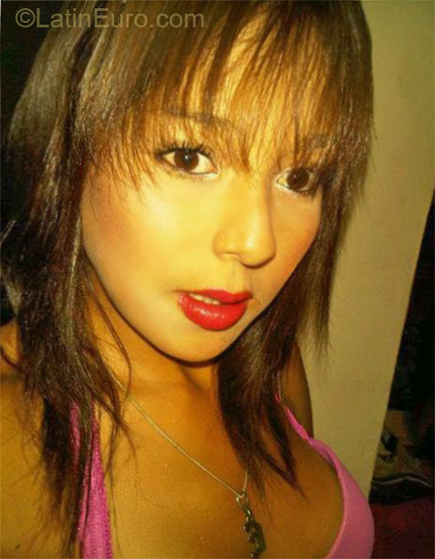 Date this attractive Colombia girl Estefania from Medellin CO12951