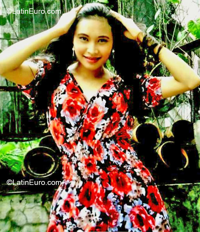 Date this sultry Philippines girl Lyn from Las Pinas City PH551