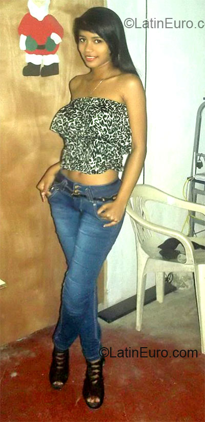 Date this charming Colombia girl Sheili from Cartagena CO12440